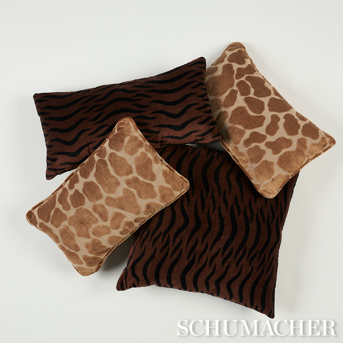 Giraffe Velvet Pillow | Safari